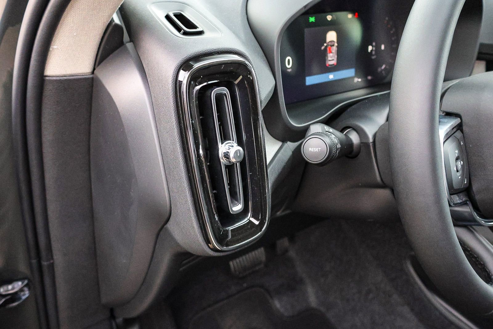 New 2026 Volvo XC40 B5 Core w/ Climate Package image 32