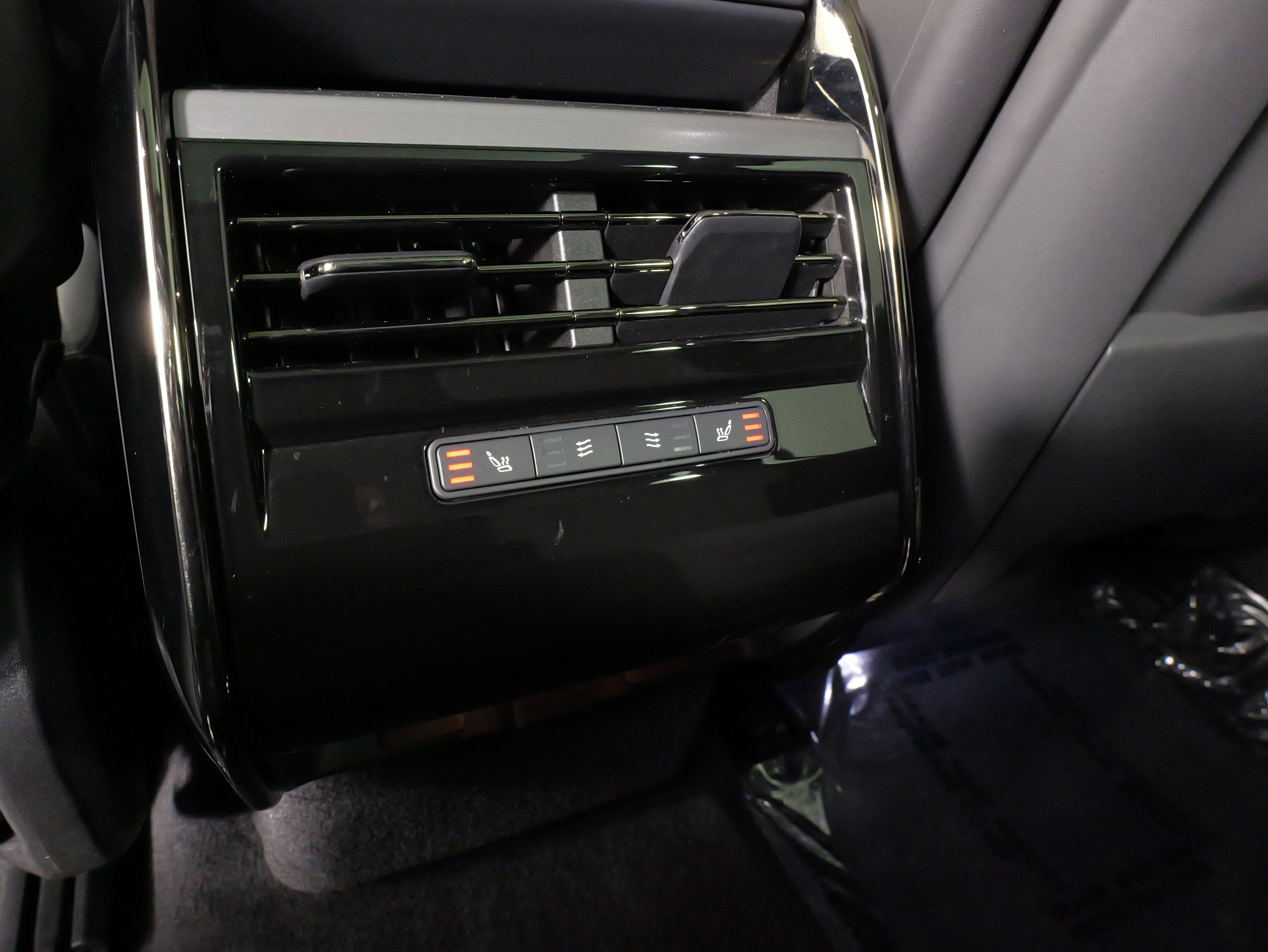 Used 2023 Land Rover Range Rover Sport SE Dynamic image 38