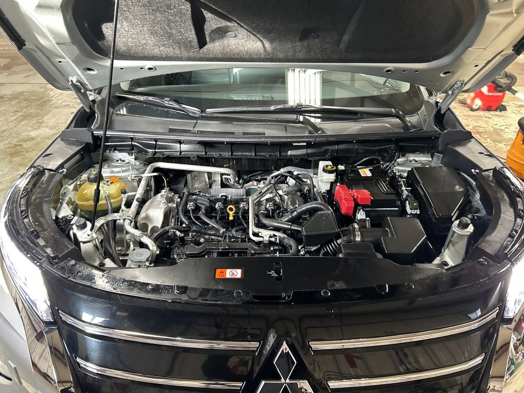 Used 2025 Mitsubishi Outlander SE AWD/4WD image 20