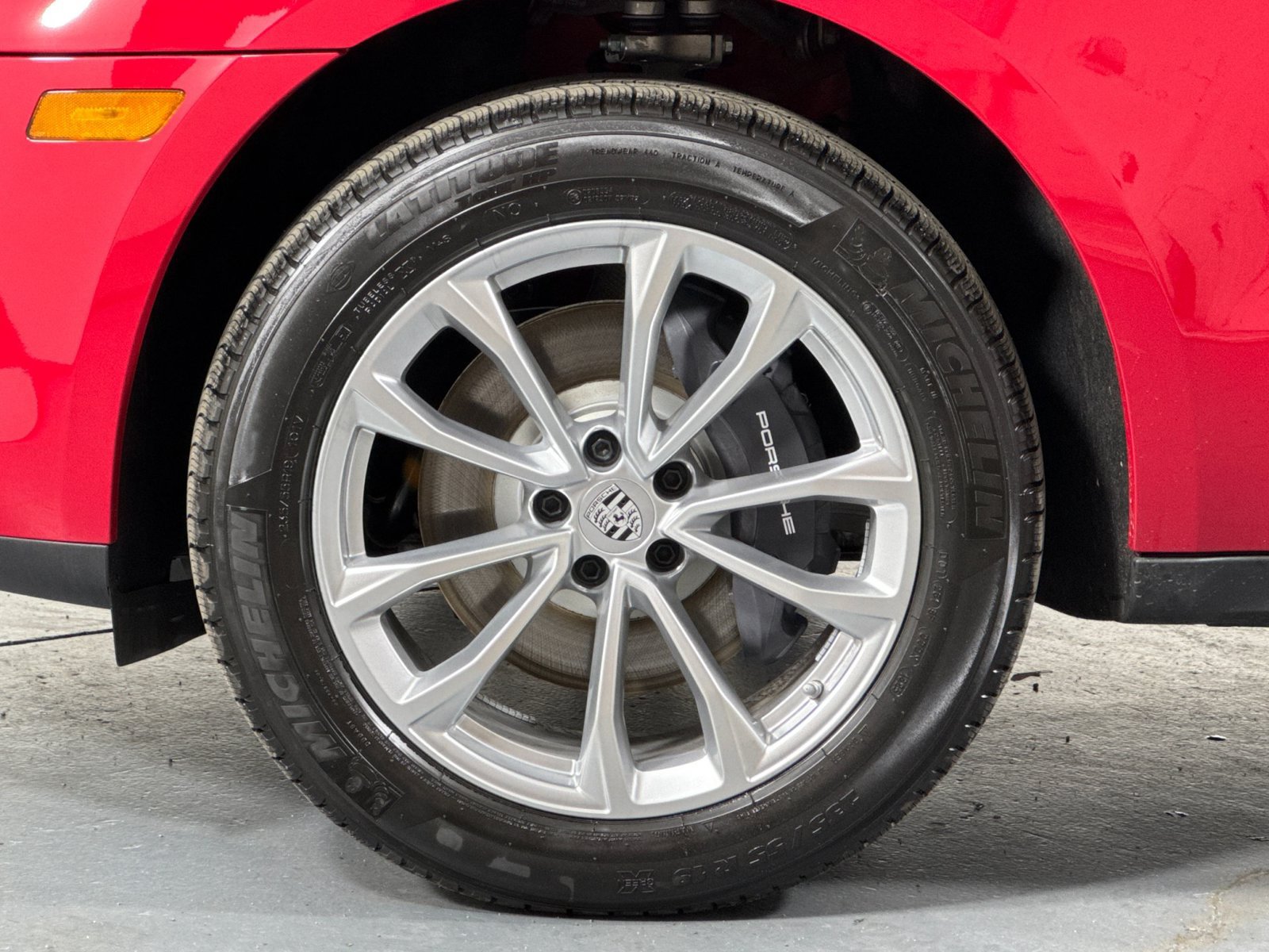 Certified 2026 Porsche Macan AWD/4WD image 32