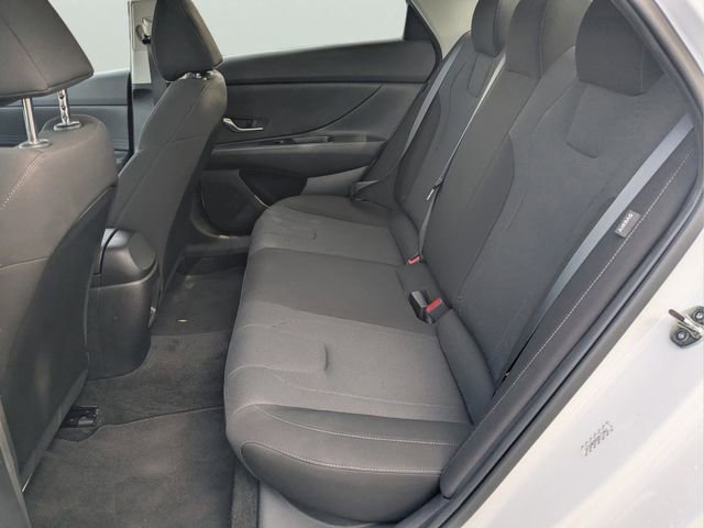 Used 2024 Hyundai Elantra SE FWD image 15