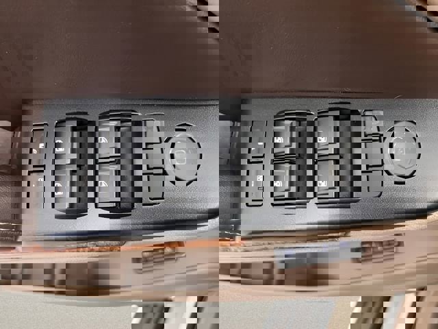 Used 2015 Chevrolet Suburban LTZ image 23