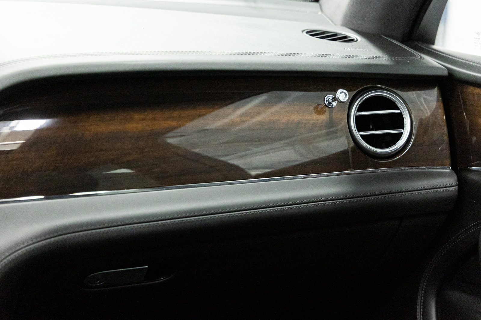 Used 2020 Bentley Bentayga image 39