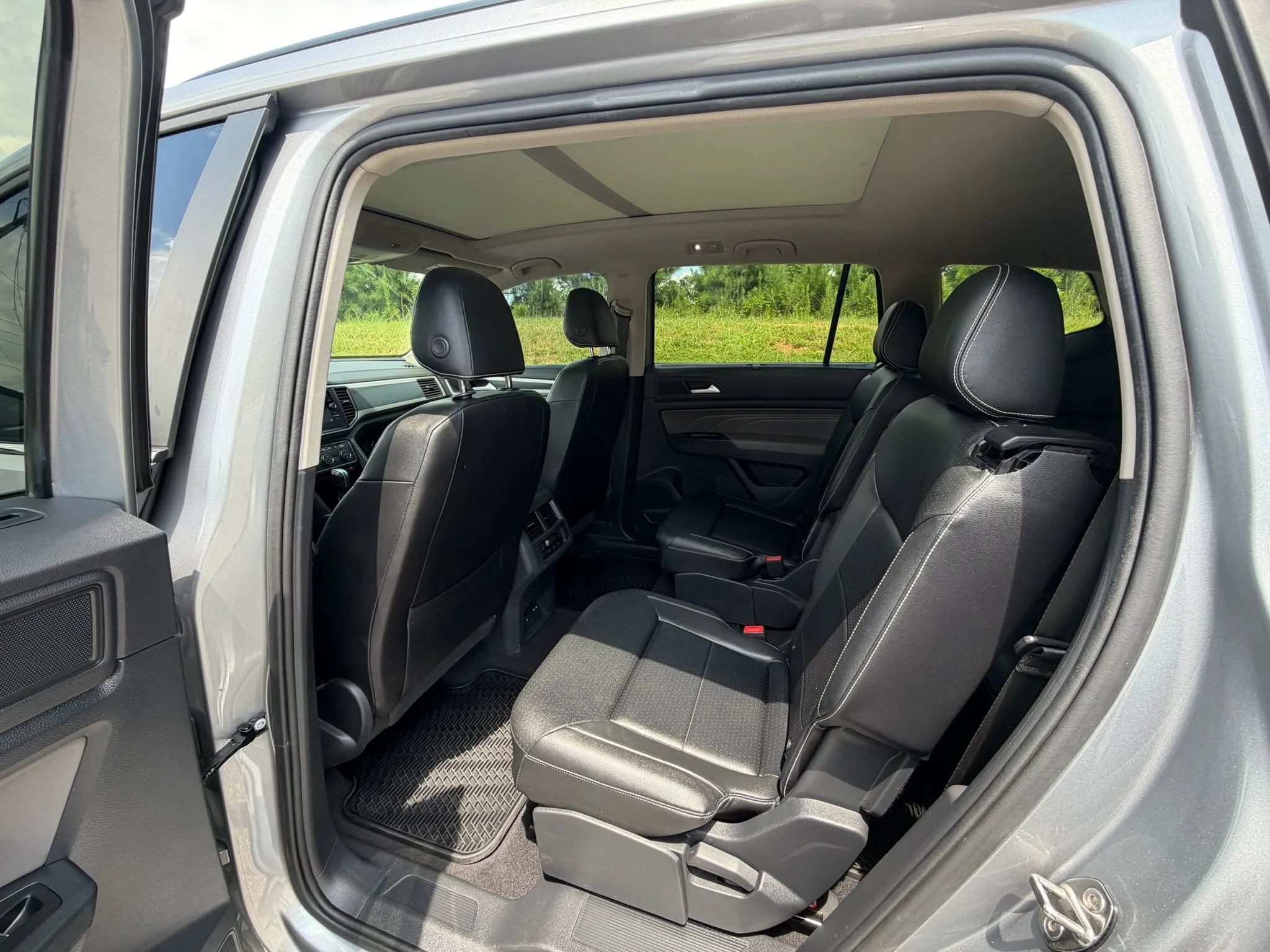 Used 2021 Volkswagen Atlas SE w/ Panoramic Sunroof Package FWD image 19