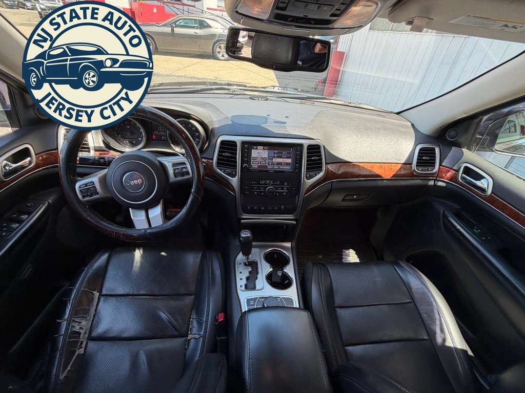 Used 2011 Jeep Grand Cherokee Limited w/ Luxury Group II AWD/4WD image 3