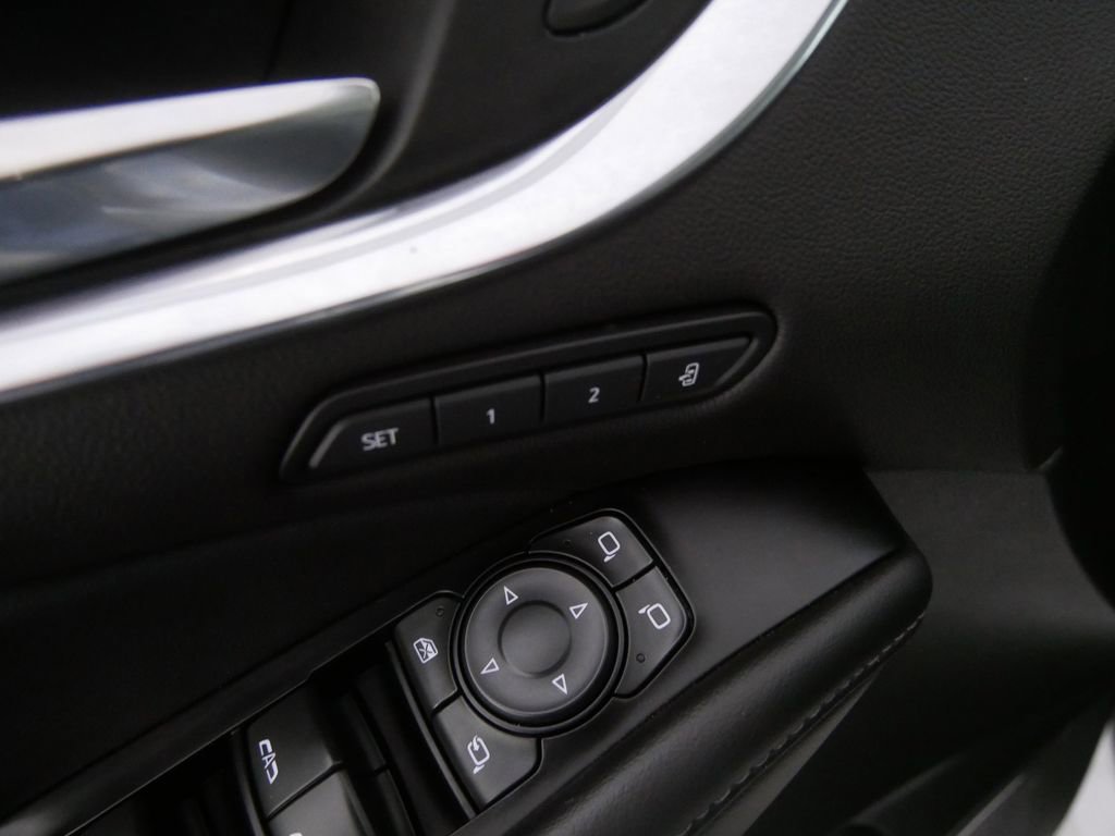 Used 2024 Buick Enclave Avenir w/ Avenir Technology Package image 17