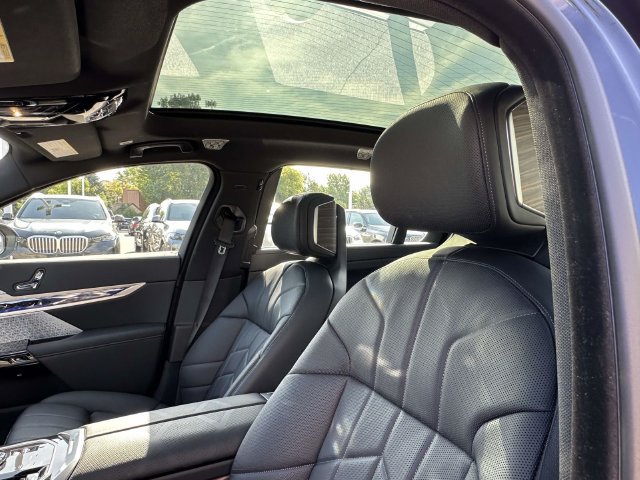 Used 2026 BMW 760i xDrive w/ Executive Package AWD/4WD image 26