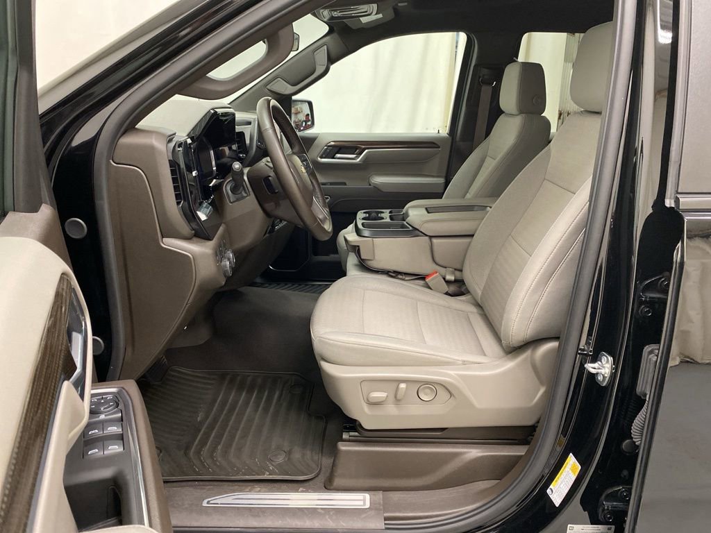 Used 2025 Chevrolet Silverado 1500 LT image 14