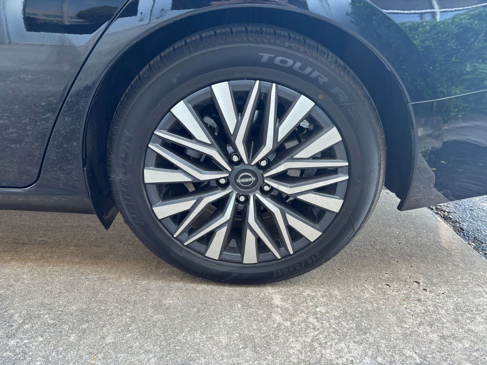 Used 2025 Nissan Altima 2.5 SV FWD image 30