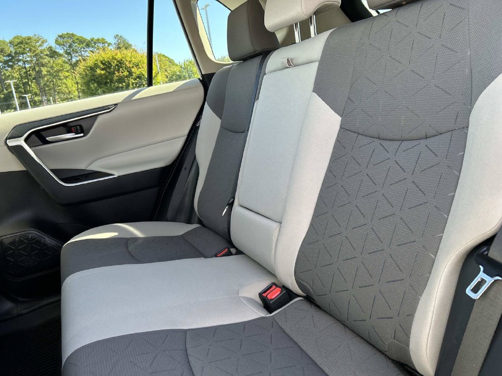 Used 2025 Toyota RAV4 XLE w/ Convenience Package FWD image 17