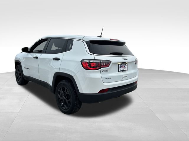 Used 2025 Jeep Compass Sport image 3