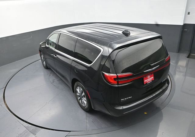 Used 2023 Chrysler Pacifica Touring-L FWD image 26