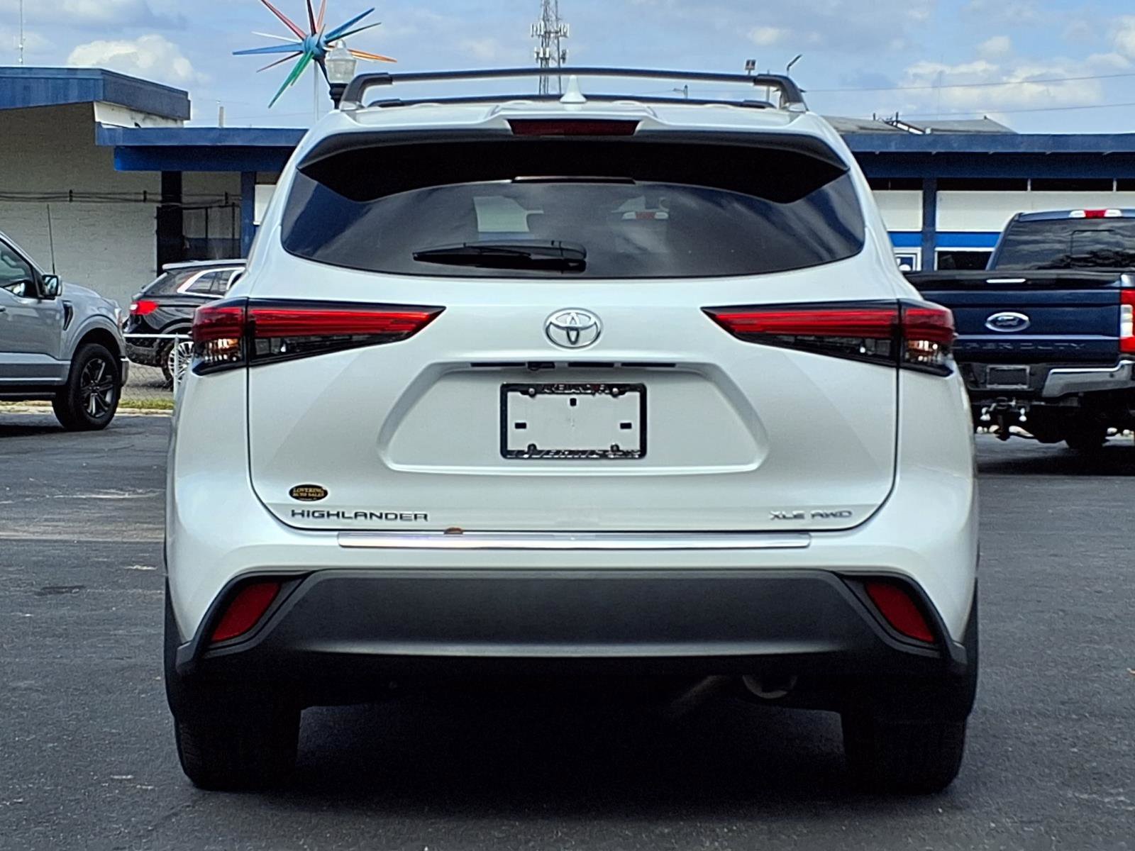 Used 2022 Toyota Highlander XLE image 5