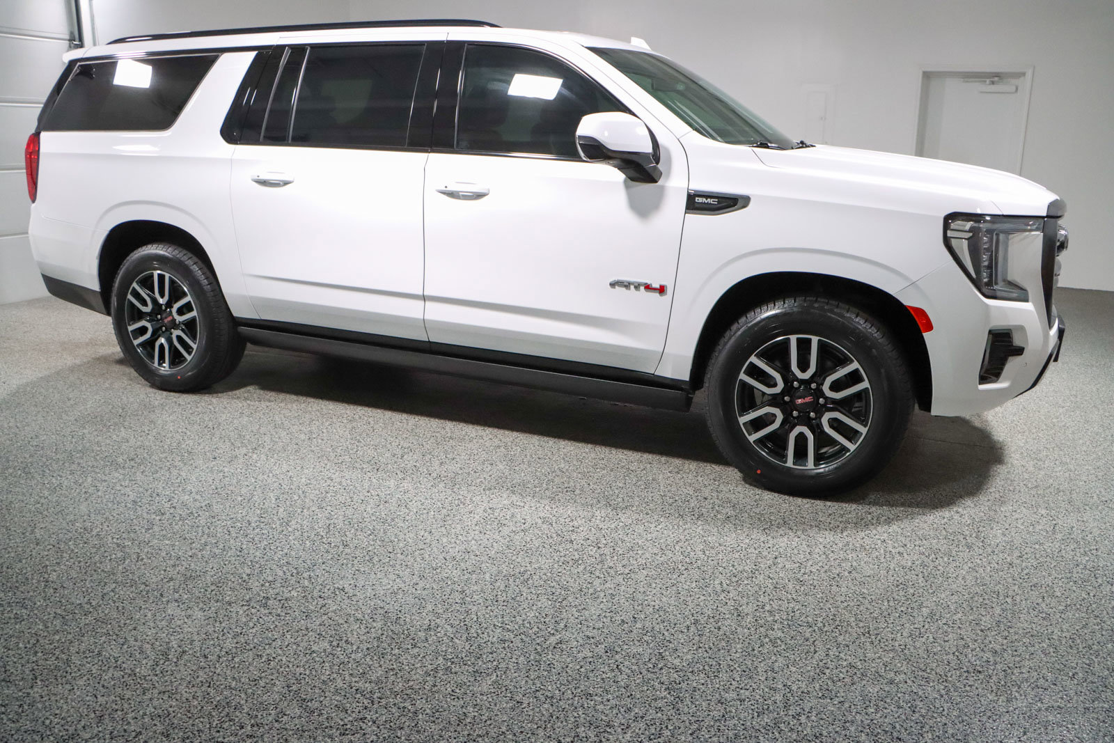 Used 2023 GMC Yukon XL AT4 image 6