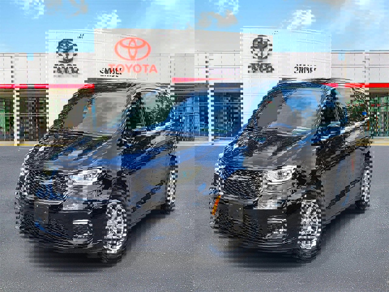 Used 2025 Chrysler Pacifica Select