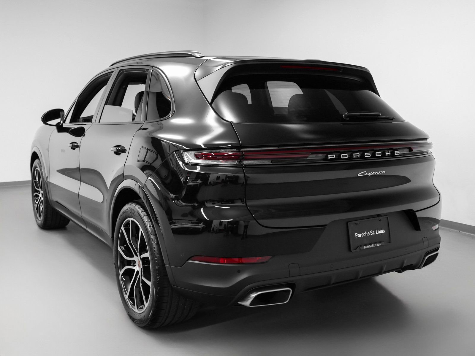 Certified 2025 Porsche Cayenne image 3