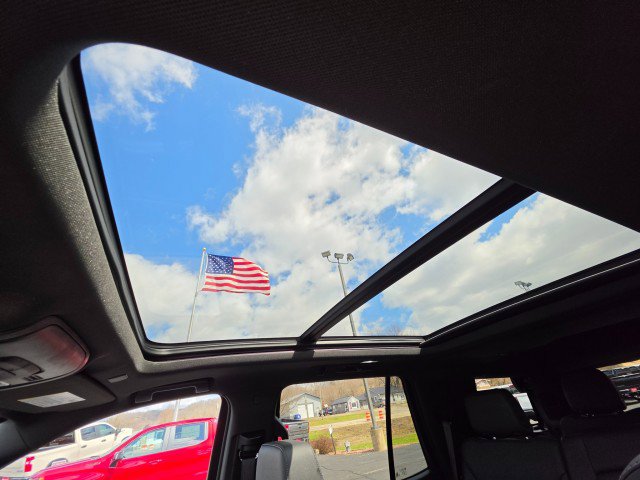 Used 2023 Chevrolet Tahoe Z71 w/ Luxury Package image 32