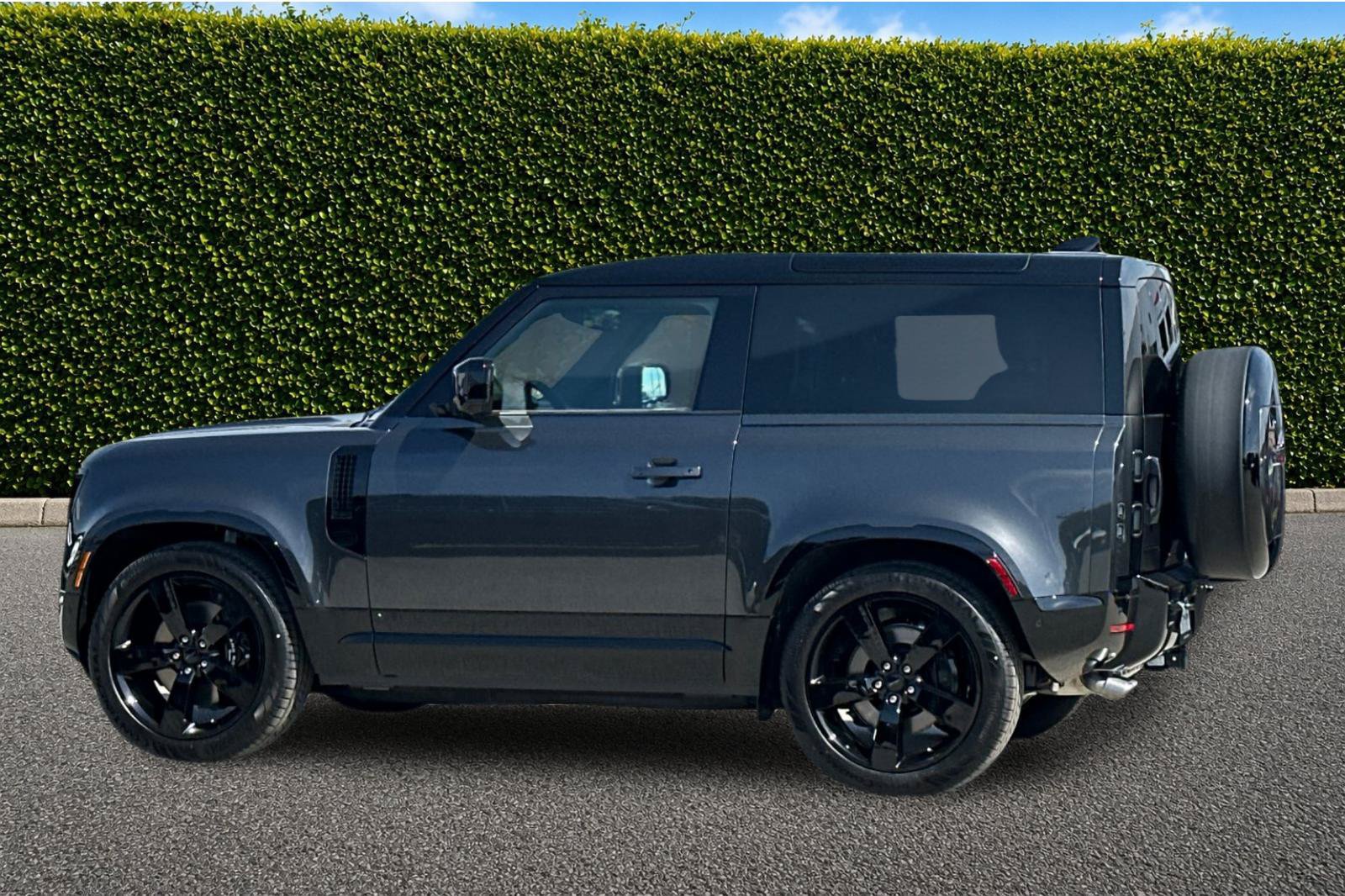 New 2026 Land Rover Defender 90 V8 AWD/4WD image 3