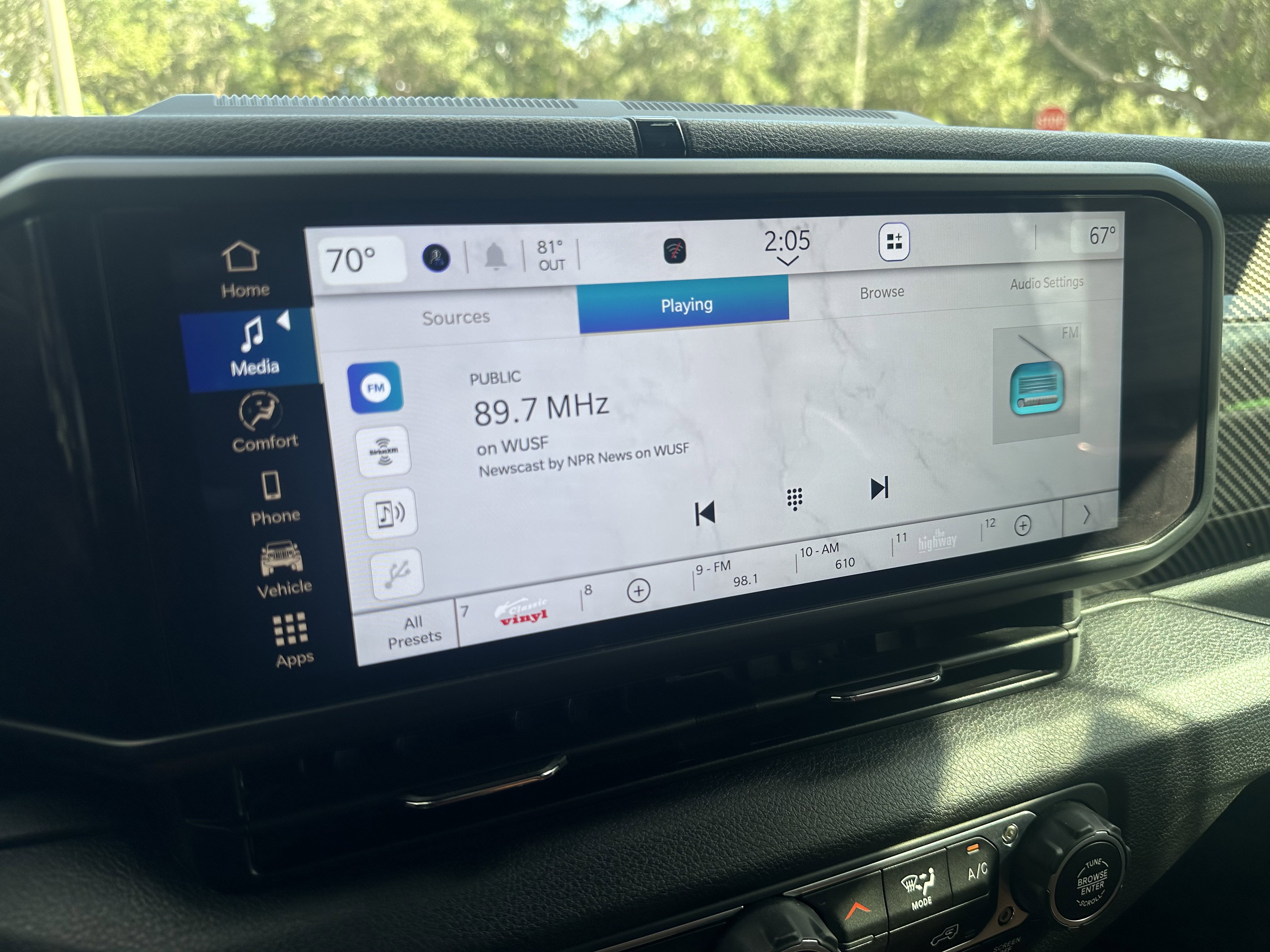 Used 2024 Jeep Wrangler Unlimited image 37