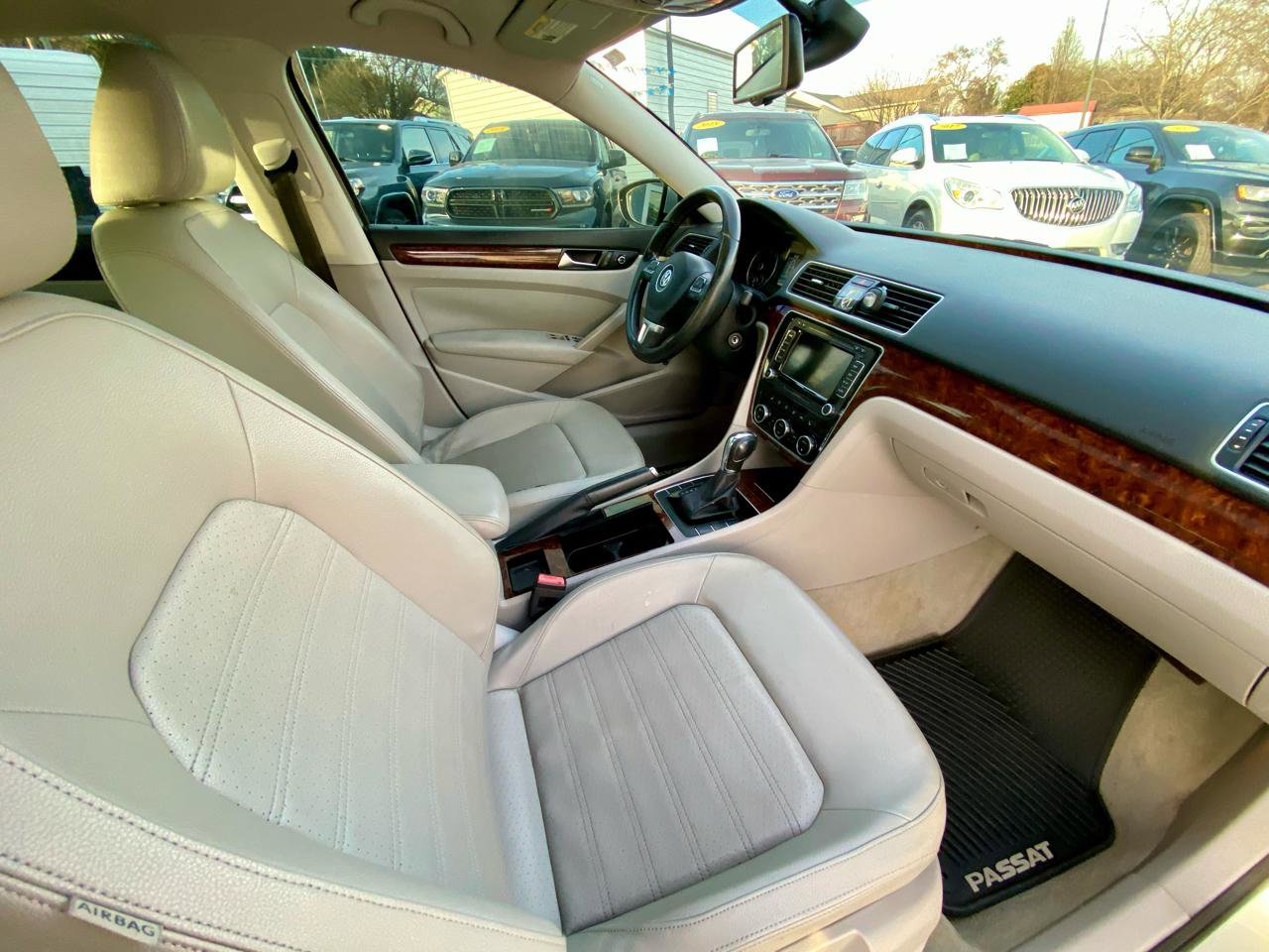 Used 2012 Volkswagen Passat 2.5 SEL FWD image 8