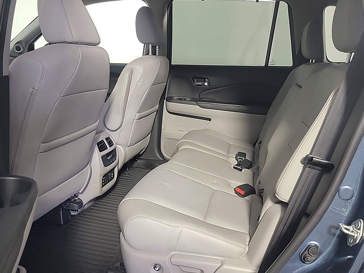 Certified 2017 Honda Pilot Touring image 18