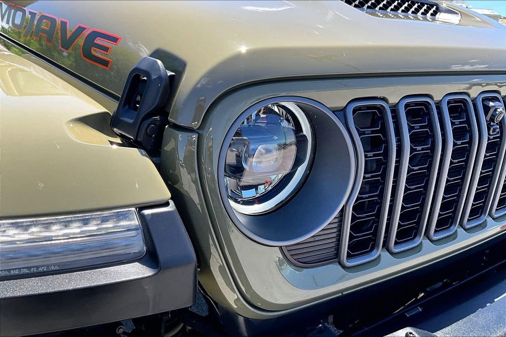 Used 2026 Jeep Gladiator Mojave AWD/4WD image 40