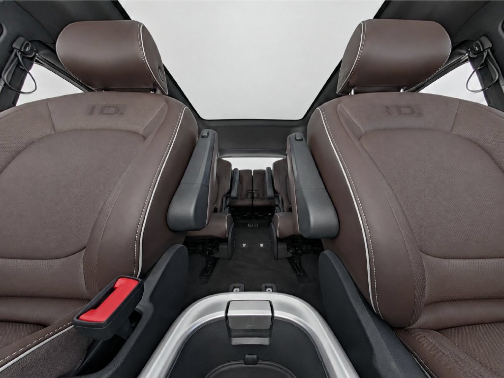 Certified 2025 Volkswagen ID. Buzz Pro S Plus AWD/4WD image 24