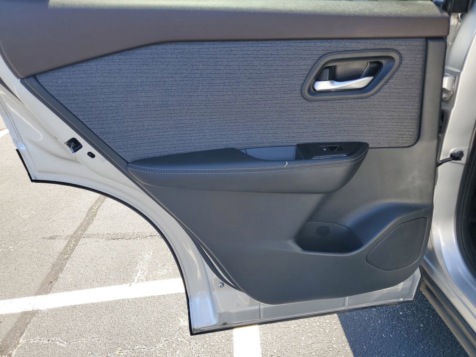 Used 2022 Nissan Rogue SV image 26