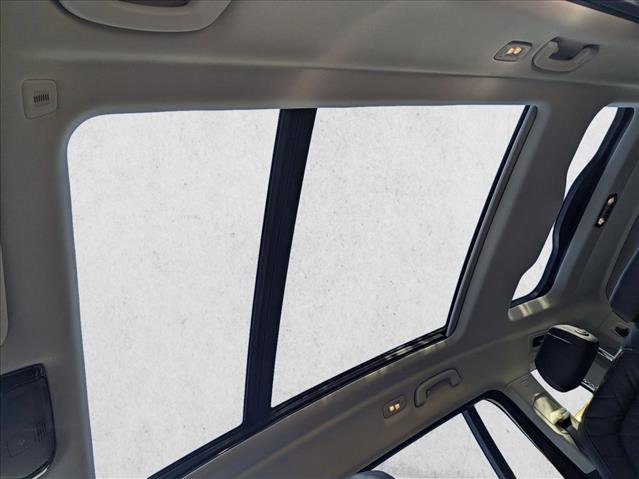 Used 2025 BMW X7 xDrive40i w/ Premium Package image 15