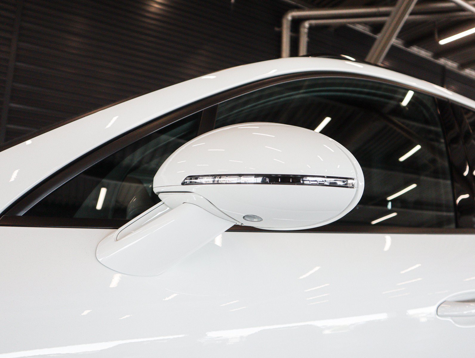 Certified 2024 Porsche Macan AWD/4WD image 25
