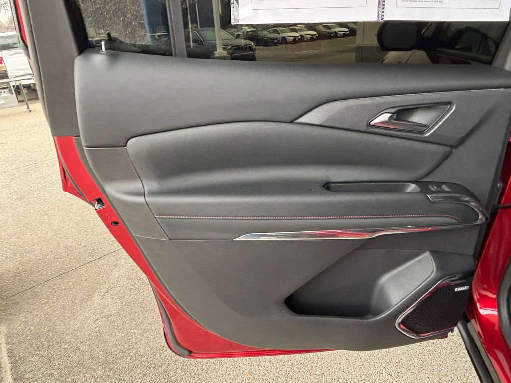 Used 2024 Chevrolet Traverse RS image 28