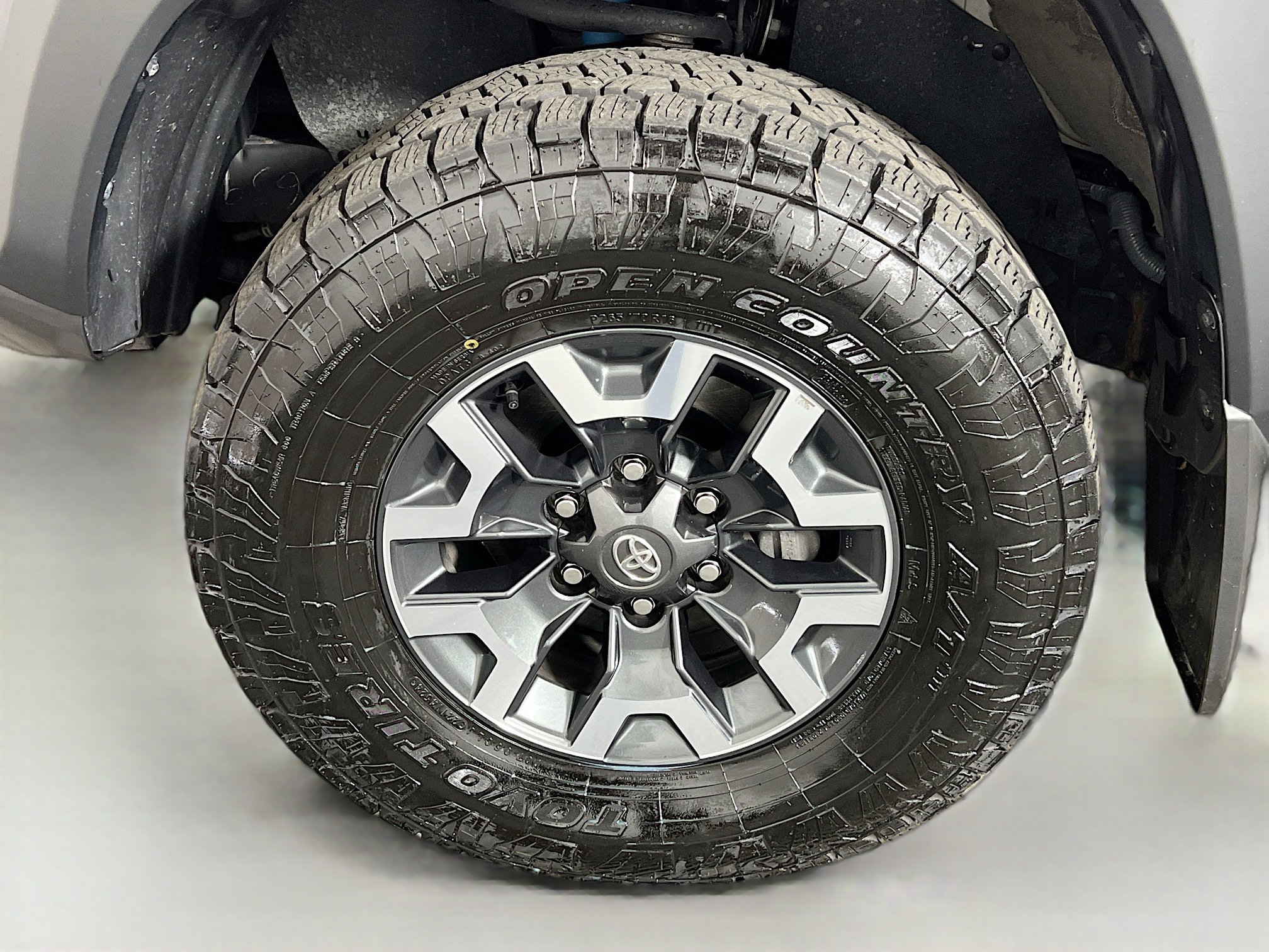 Certified 2023 Toyota Tacoma TRD Off-Road w/ Black Out Package (TMS) AWD/4WD image 25