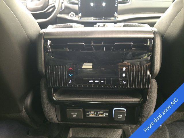 Used 2025 Jeep Wagoneer Series II AWD/4WD image 13