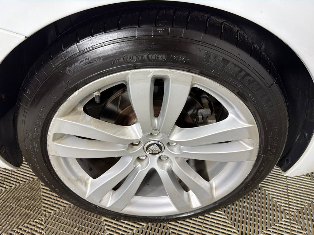 Used 2012 Jaguar XJ L image 19