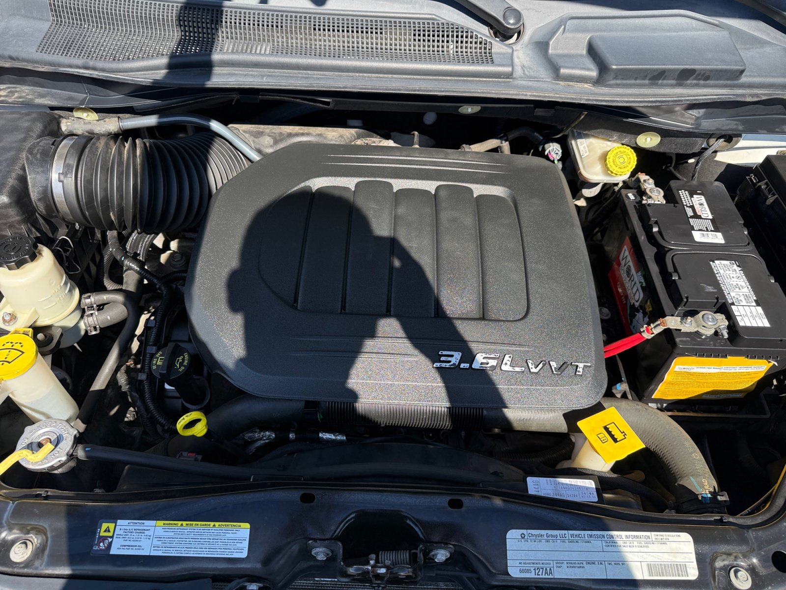 Used 2011 Volkswagen Routan SE FWD image 21