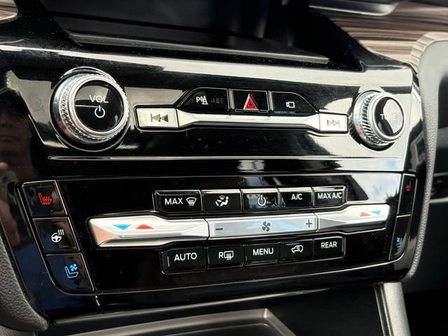 Used 2023 Ford Explorer Limited w/ Equipment Group 301A AWD/4WD image 18