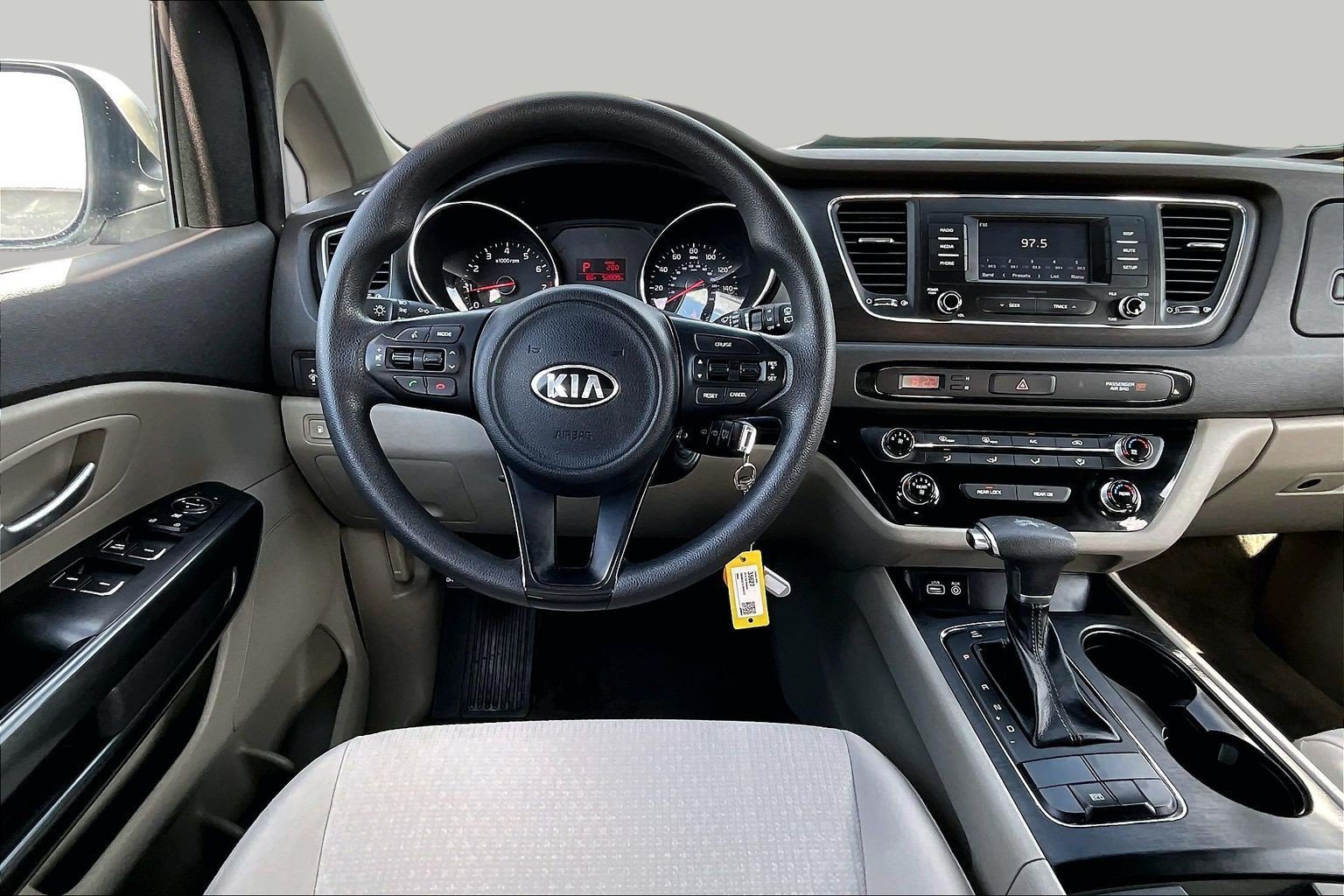 Used 2018 Kia Sedona L FWD image 5