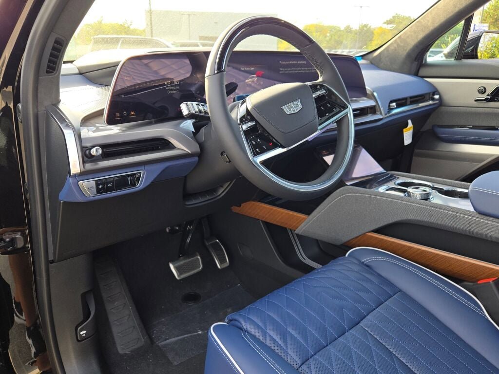 New 2026 Cadillac Vistiq Premium Luxury w/ LPO, Floor Liner Package image 23