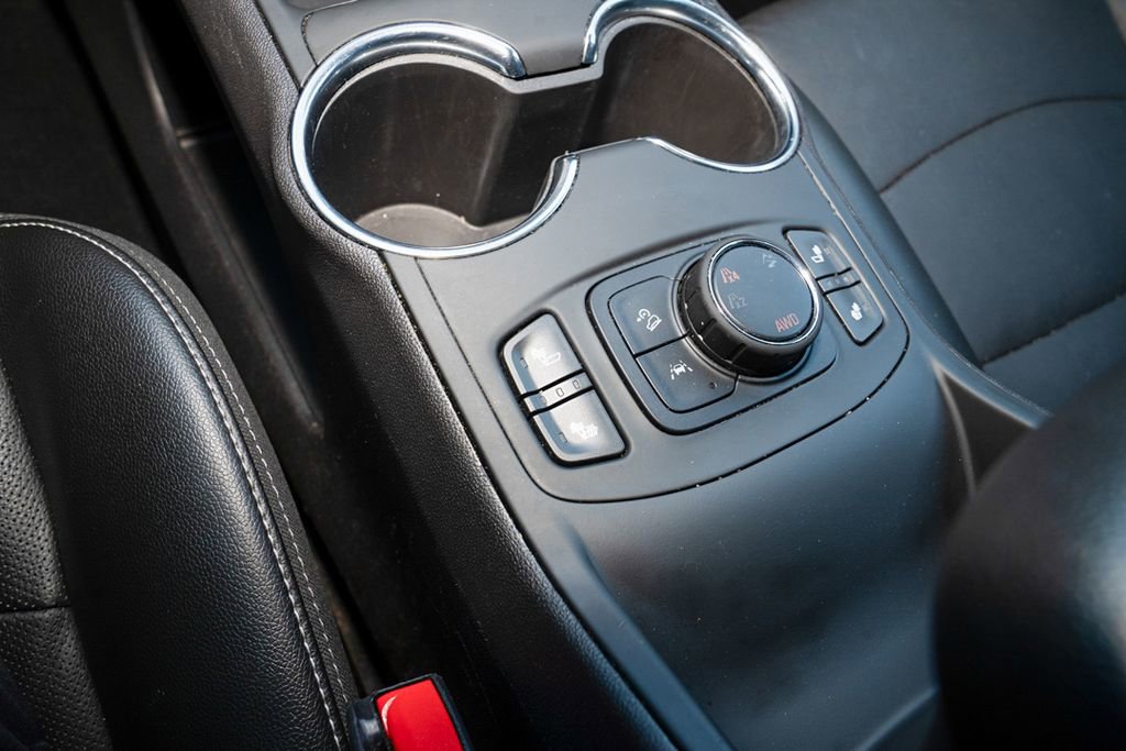 Used 2024 GMC Terrain SLT AWD/4WD image 17