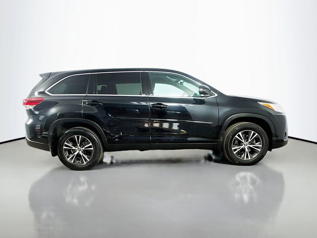 Used 2019 Toyota Highlander Plus AWD/4WD image 9