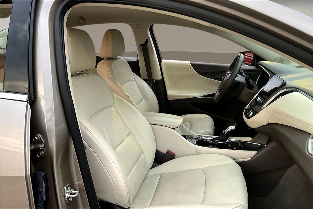 Used 2024 Chevrolet Malibu LT image 30
