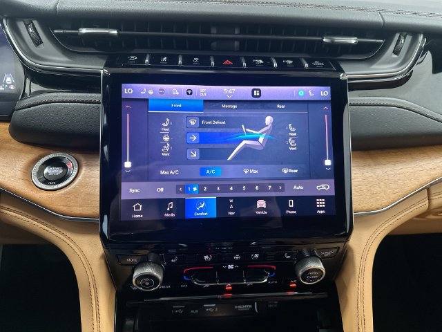 Used 2025 Jeep Grand Cherokee Summit AWD/4WD image 25