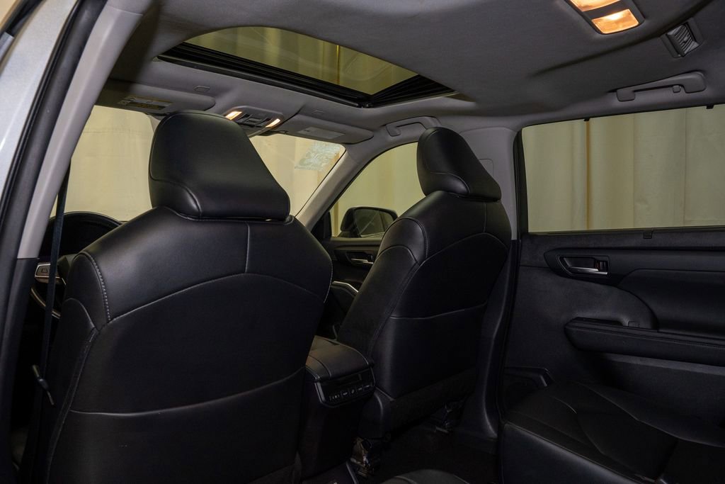 Used 2023 Toyota Highlander XLE image 10