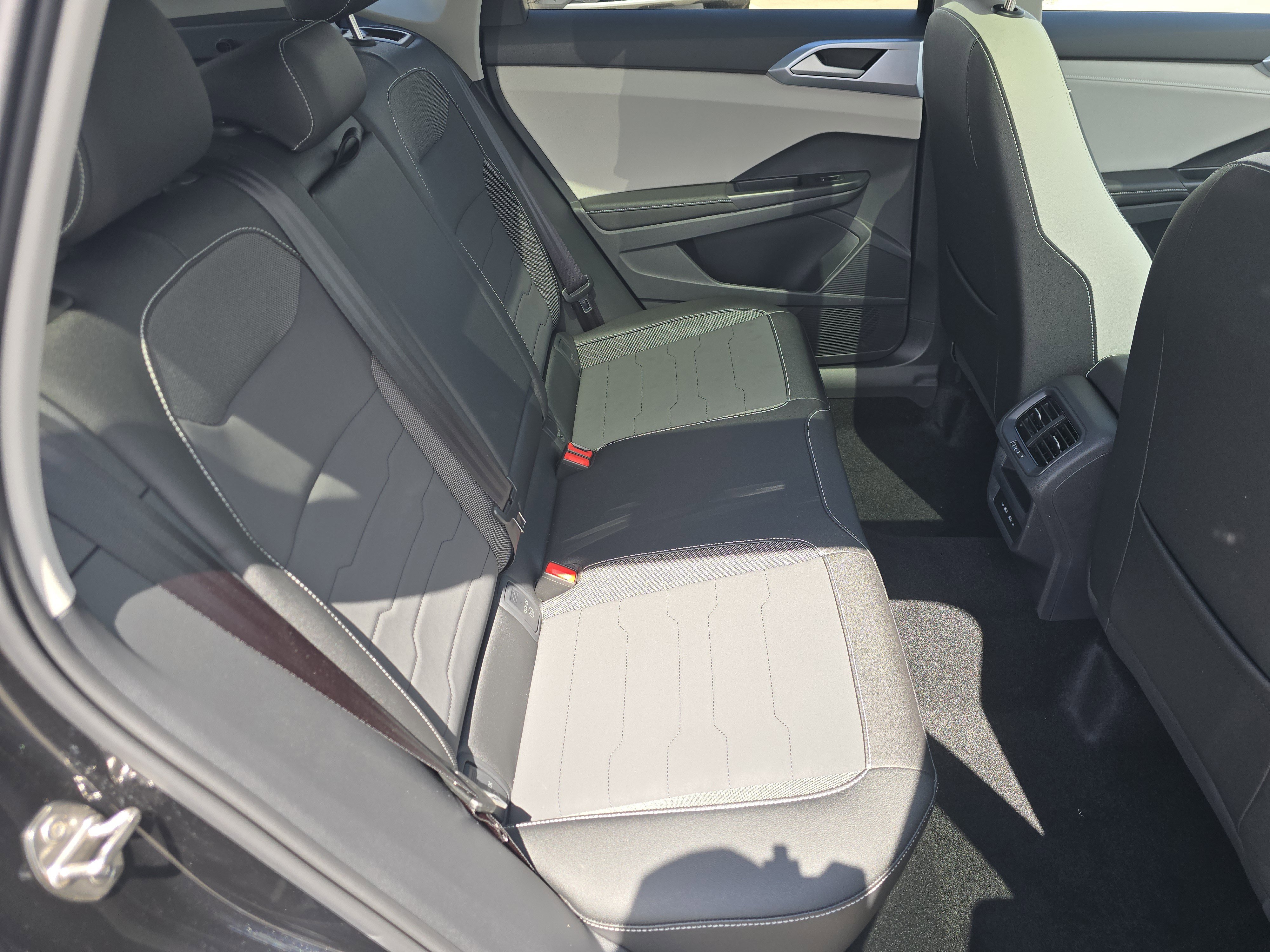 New 2026 Volkswagen Taos SE FWD image 16