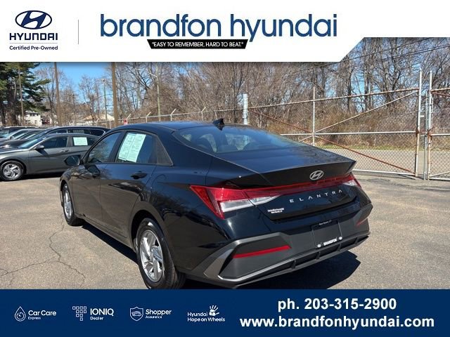 Certified 2026 Hyundai Elantra SE w/ Cargo Package FWD image 4