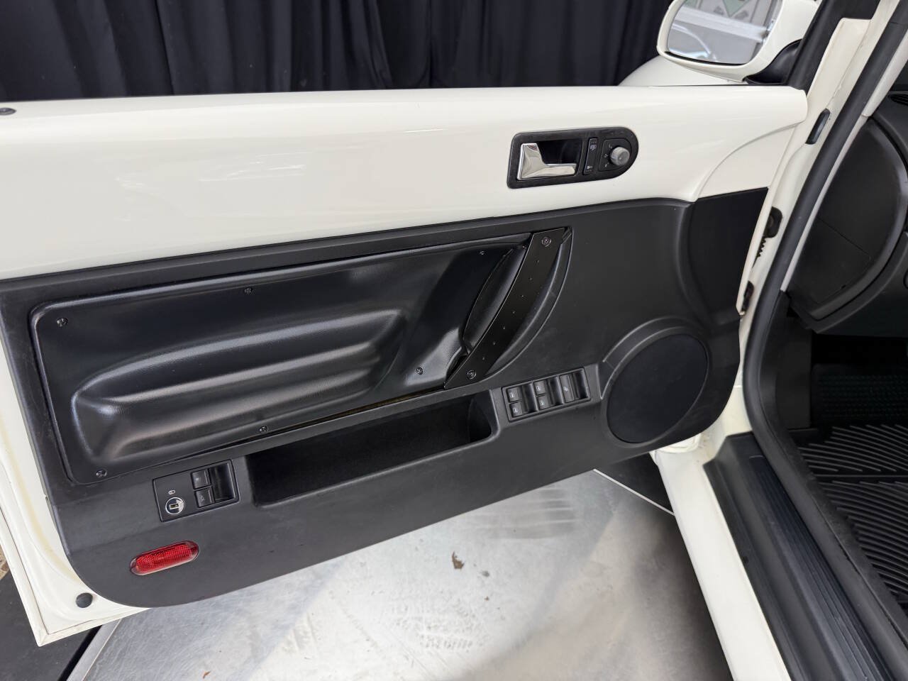 Used 2007 Volkswagen Beetle Triple White Edition FWD image 20
