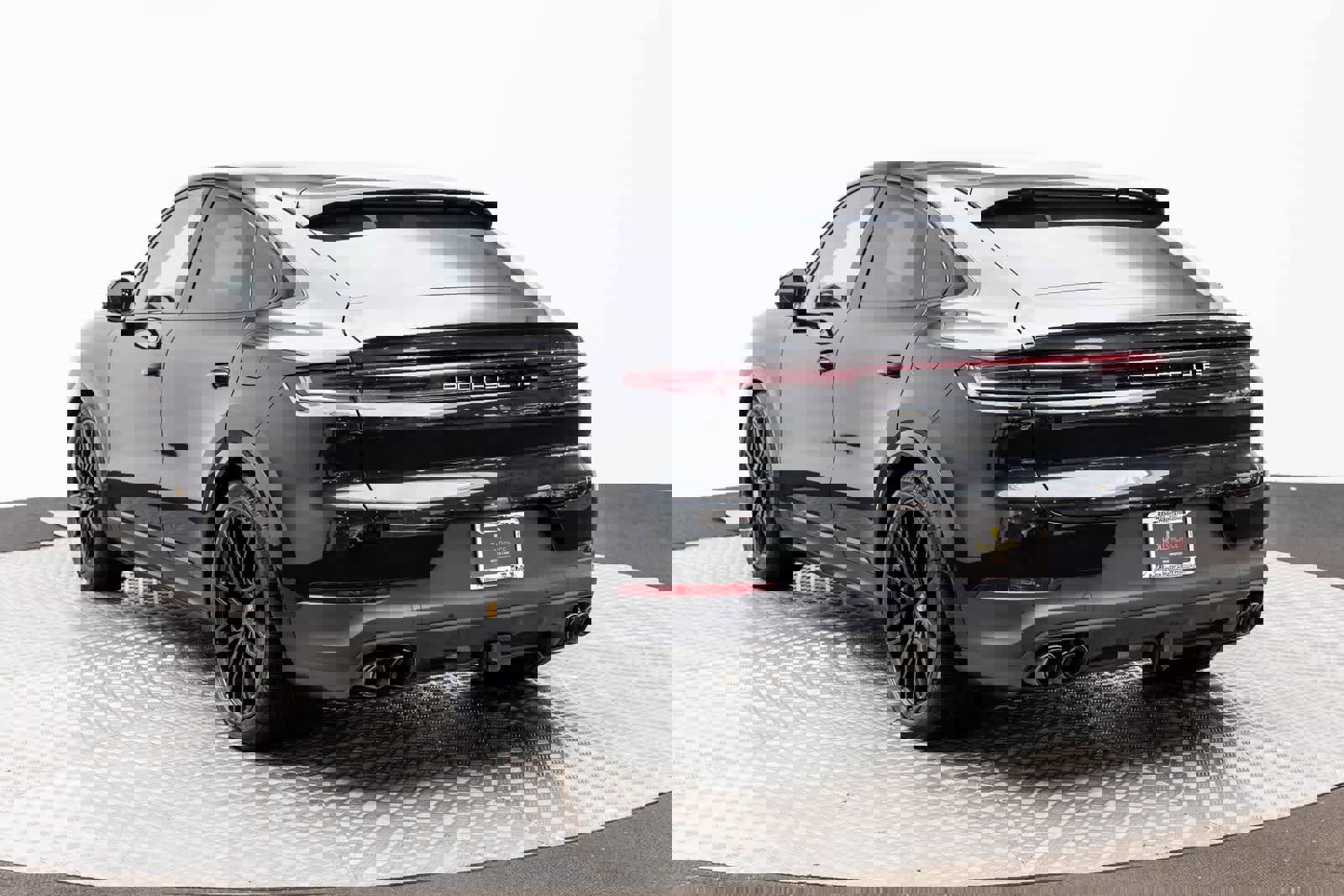 Used 2024 Porsche Cayenne S image 4