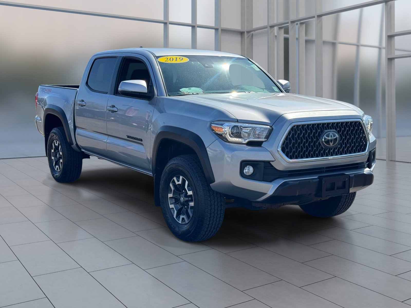 Used 2019 Toyota Tacoma TRD Off-Road image 2