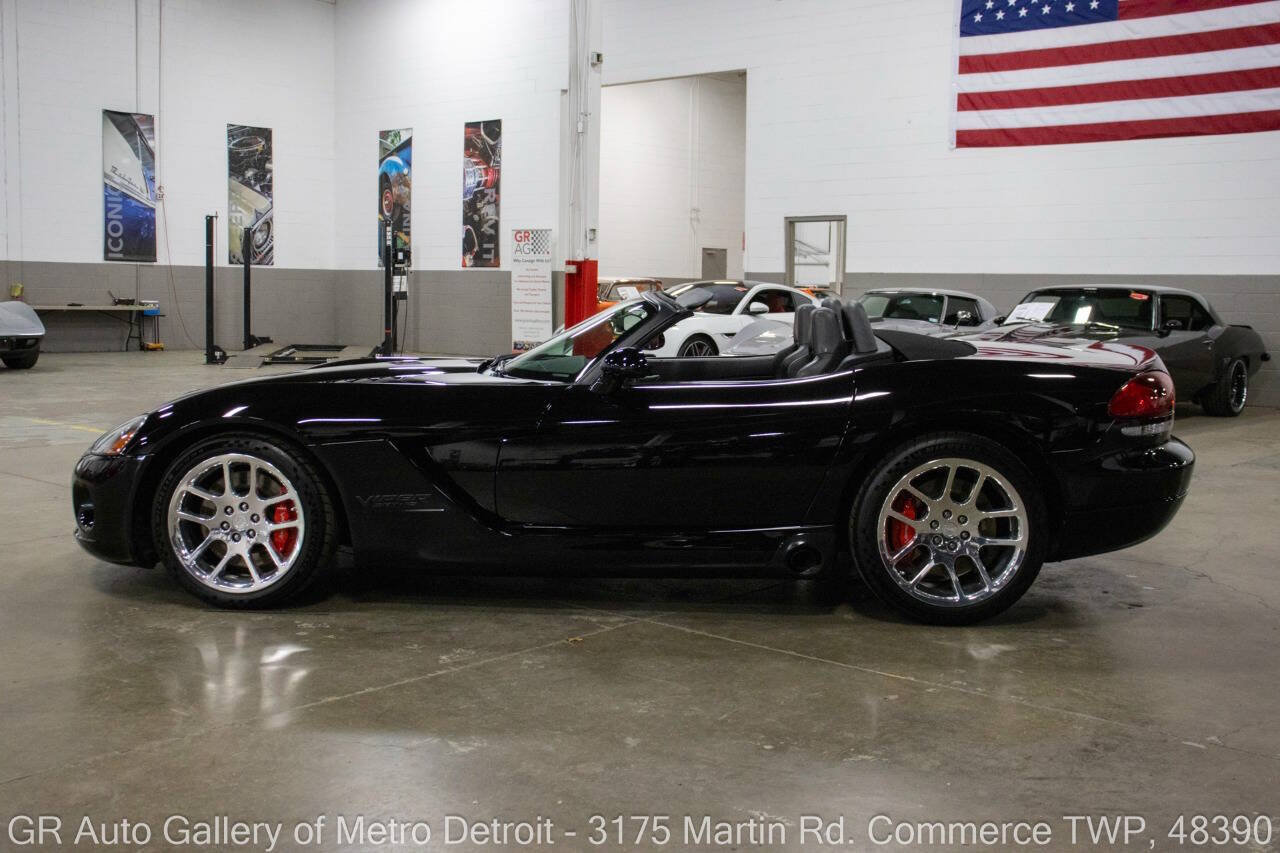 Used 2004 Dodge Viper SRT-10 RWD image 4