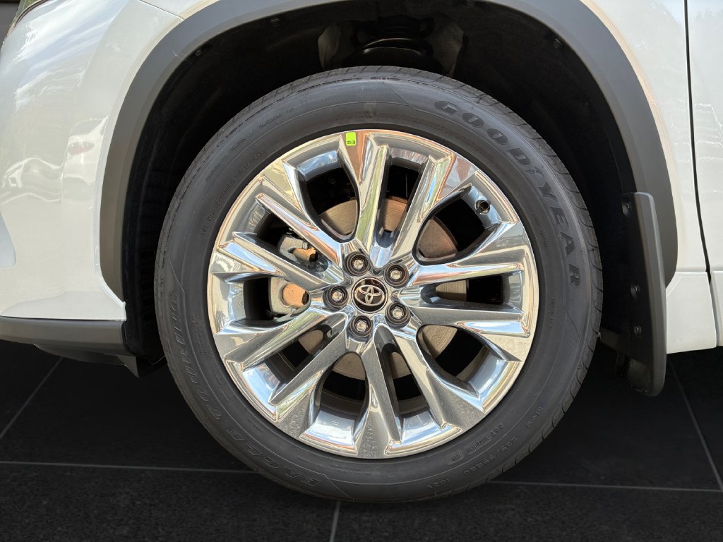 New 2026 Toyota Highlander Limited AWD/4WD image 10